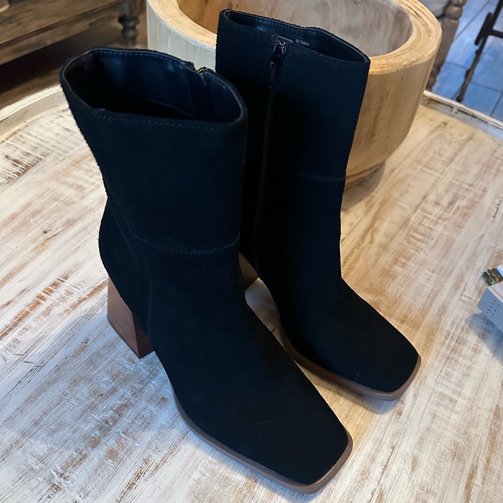 Black Crown Vintage Boots